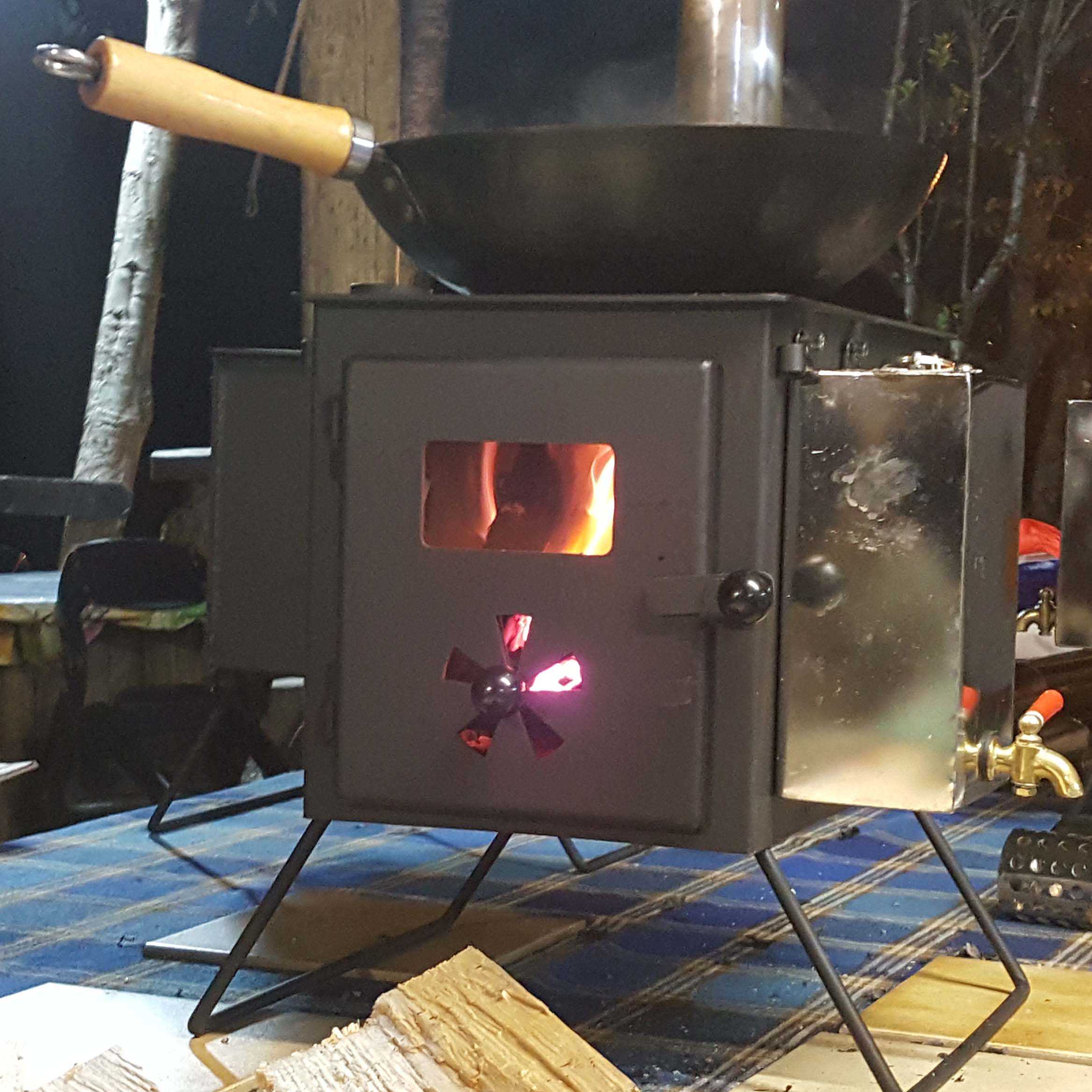 Fornello da campeggio in legno - Camping Cooking Tent recensione e prezzo